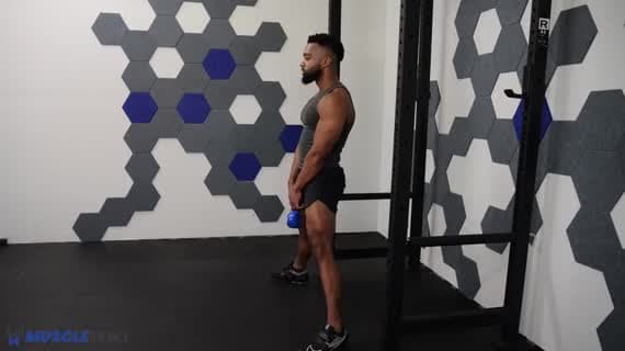 Przysiad kozacki z kettlebellem