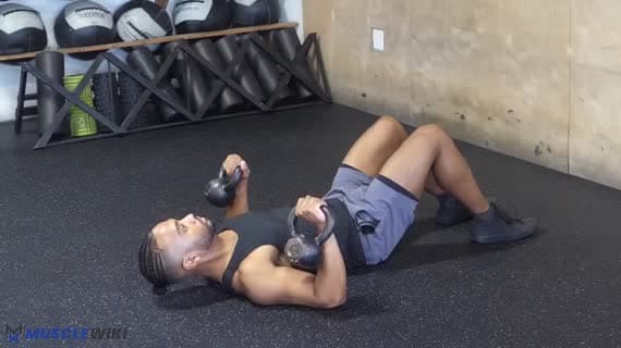 Supino com Kettlebell no Chão