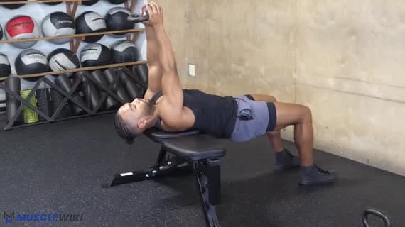 Pullover avec kettlebell
