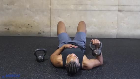 Kettlebell Press com um braço no chão