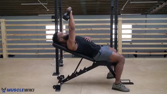 Supino Inclinado Unilateral com Kettlebell