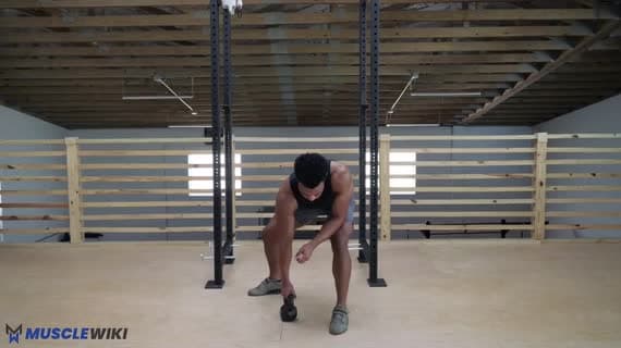 Remada Pendlay unilateral com kettlebell
