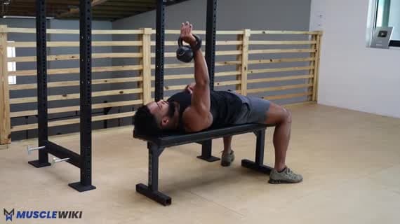 Pullover Unilateral com Kettlebell