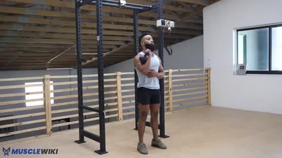 Push press con pesa rusa a un brazo