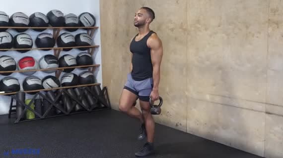 Einbeiniges Wadenheben mit Kettlebell