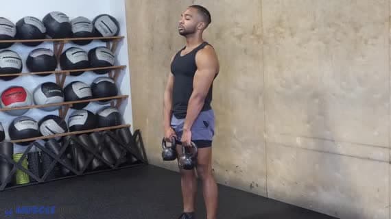 Aufrechtes Rudern mit Kettlebell