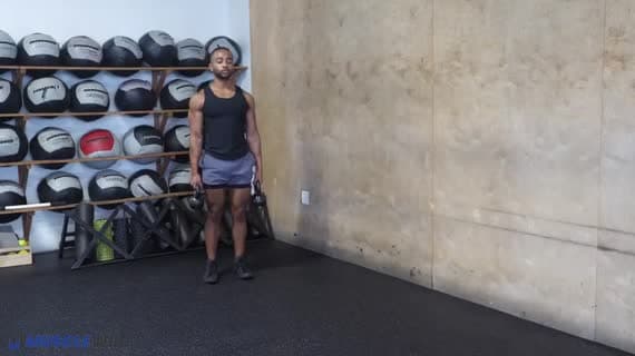Camminata del contadino con kettlebell