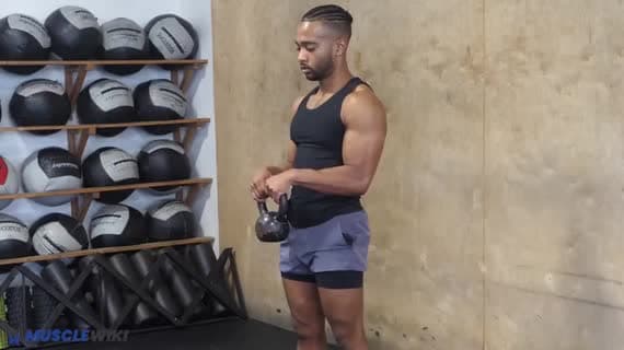 Prostowanie nadgarstków z kettlebell
