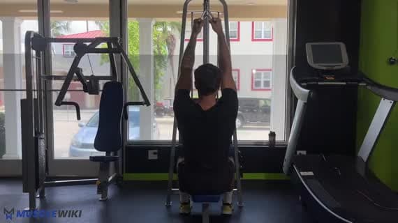 Jalón con agarre neutro