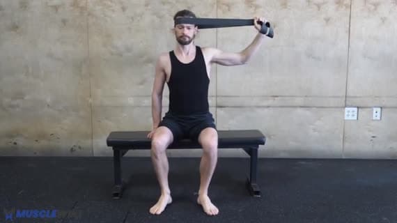 Flexion latérale cervicale assise avec bande