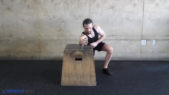 Mobilizzazione Estensori Del Gomito In Ginocchio Con Palla Da Lacrosse