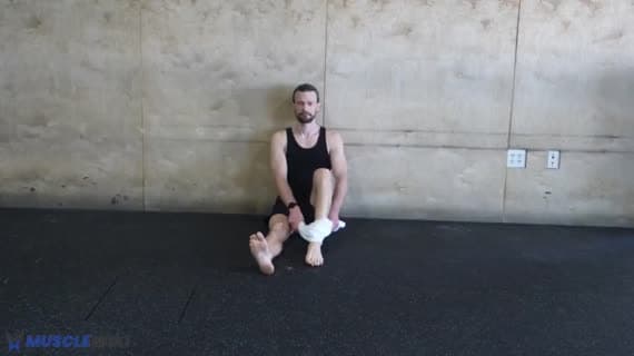 Stretching del Quadricipite Seduto