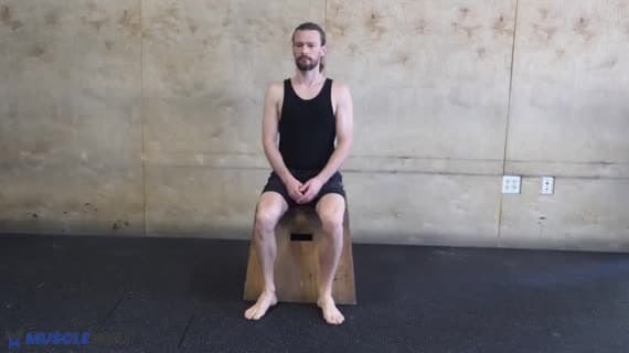 Sitzende Gleitmobilisation des Radialisnervs