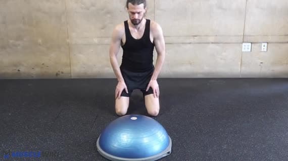 Deska na Bosu — aktywacja mięśnia zębatego przedniego