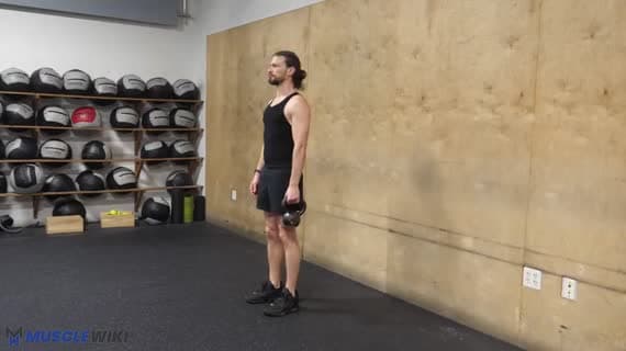 Trzymanie kettlebell zgiętym łokciem w flexji barkowej