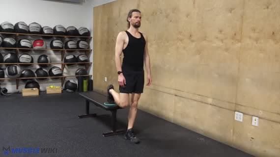 Deadlift monogamba supportato da una scatola
