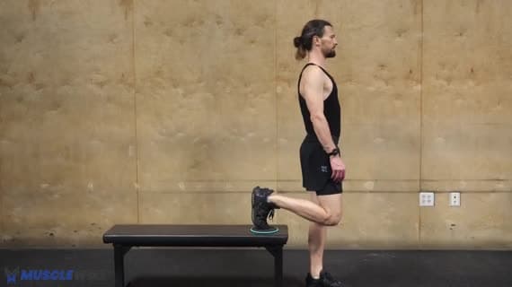 Deadlift monogamba supportato da una scatola