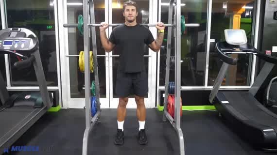 Elevación de gemelos en Smith Machine