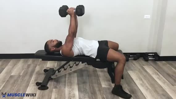 Supino com halteres apertados