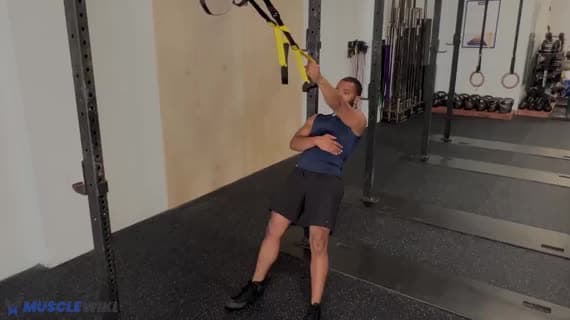 Rematore a un braccio con TRX