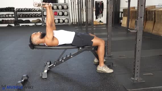 Wyciskanie sztangielki na tricepsy zza głowy