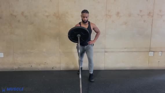 Développé landmine unilatéral en position décalée (au‑dessus de la tête)