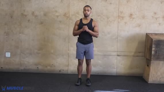 Agachamento Lateral Alternado com Peso Corporal