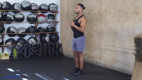 Agachamento Lateral Alternado com Peso Corporal