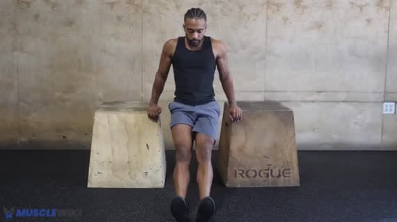 Dips Assistés au Poids du Corps (Appui sur Boîte)