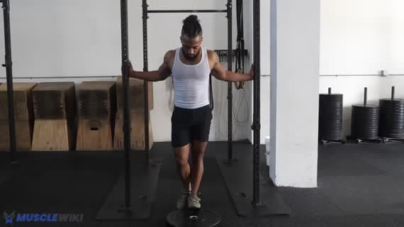 बॉडीवेट एकल पैर काफ उठाना