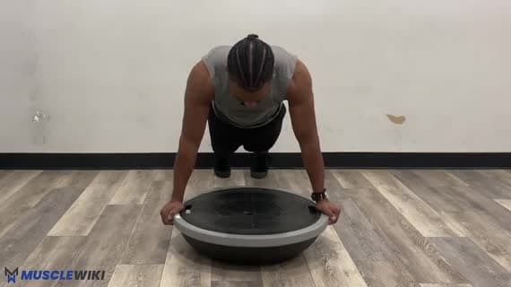 پلانک با دست روی Bosu Ball