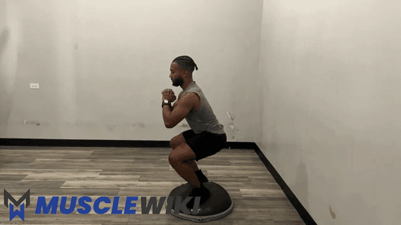 اسکوات روی Bosu Ball