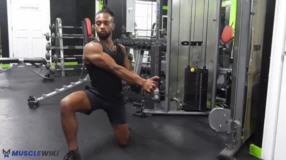 केबल हाफ निचला से ऊचा लकड़ी चॉपर जब आधा घुटनों पर हो