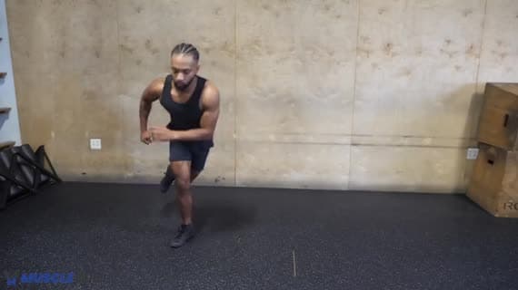 कार्डियो स्केटर से एक-पैर बर्पी