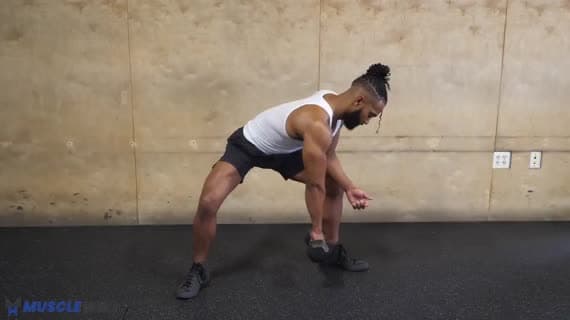 डम्बल घुटने पर लॉनमॉवर रो