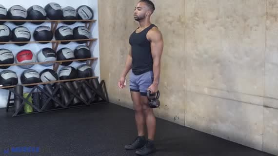 Marche du fermier à un bras avec kettlebell