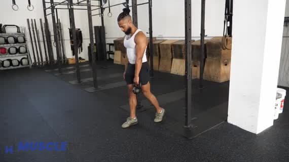 Jednoręczny Martwy Ciąg z Kettlebell w Rozkroku