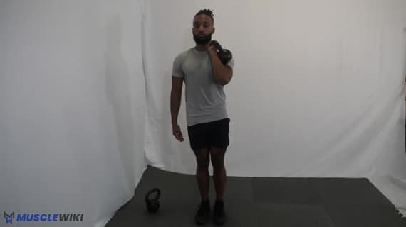 اندفاع خلفي بالكرة الروسية بيد واحدة في وضعية الحمل الأمامي