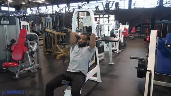 Maszynowe wyciskanie tricepsów zza głowy