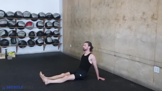 बैठकर करें यानिकी स्ट्रेच