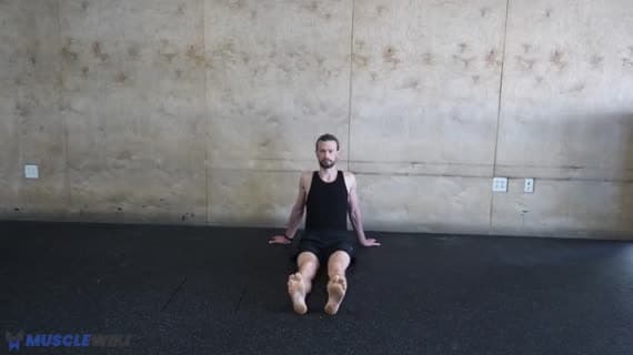 Наклонные подъемы ног лежа